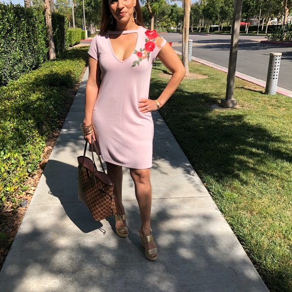 Blush shift minidress with floral patchwork design - Picture 7 of 8